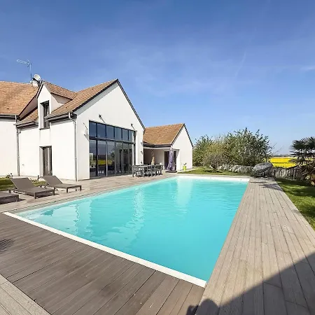 De Gamme Avec Piscine, Bar Et Cinema
