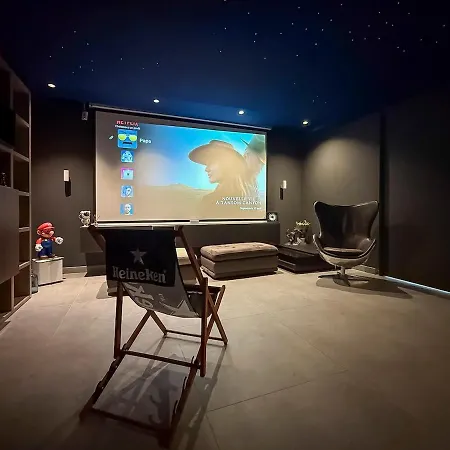 De Gamme Avec Piscine, Bar Et Cinema Pousada