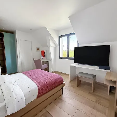 De Gamme Avec Piscine, Bar Et Cinema *