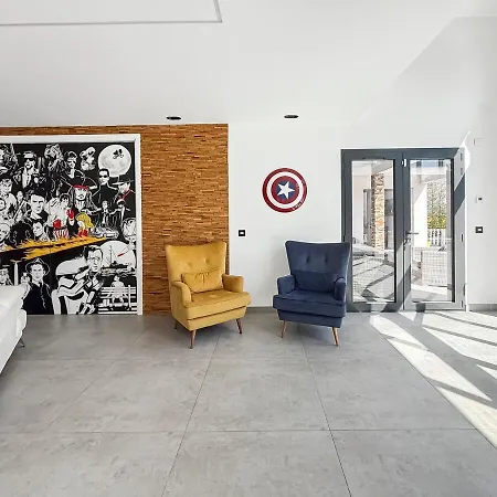 Pousada De Gamme Avec Piscine, Bar Et Cinema *